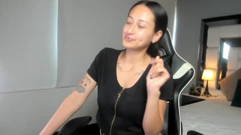 Snapshot of violetskinny chatting on December 5, 8:38 pm violetskinny online show from December 5, 8:38 pm