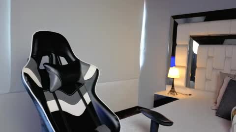 violetskinny online show from April 14, 7:42 pm