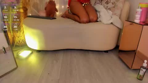 Snapshot of violett23_ chatting on October 22, 4:02 am violett23_ online show from October 22, 4:02 am