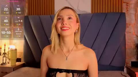 ViolettGolden online show from October 10, 11:31 am