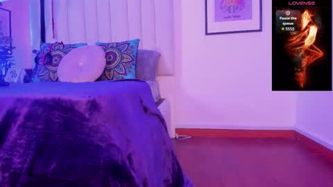 Snapshot of violett__sinclair1 chatting on October 14, 12:50 pm Violett online show from October 14, 12:50 pm