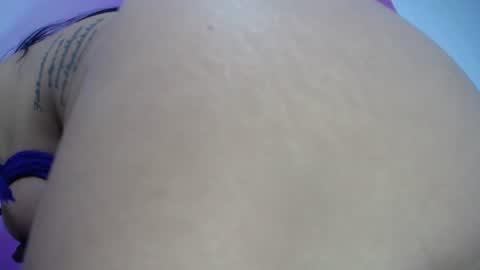 Snapshot of violett_ass chatting on December 5, 10:23 pm Samantha y jhons online show from December 5, 10:23 pm