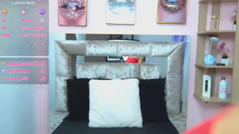 Snapshot of violett_froz chatting on January 27, 9:00 pm Violeta froz online show from January 27, 9:00 pm