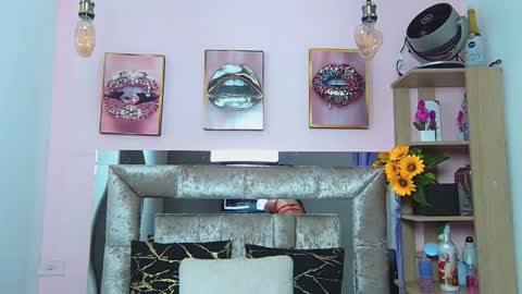 Snapshot of violett_froz chatting on November 15, 7:21 pm Violeta froz online show from November 15, 7:21 pm