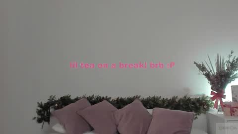 violetta_finch online show from January 7, 11:16 am