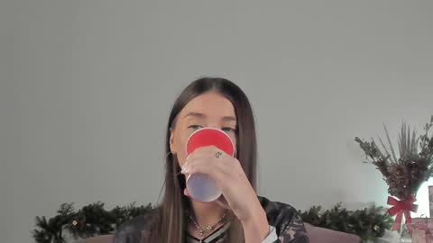 violetta_finch online show from January 13, 8:15 am