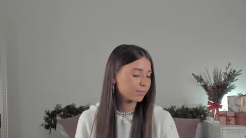 violetta_finch online show from January 15, 8:30 am