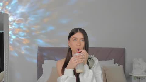 violetta_finch online show from March 11, 1:12 pm