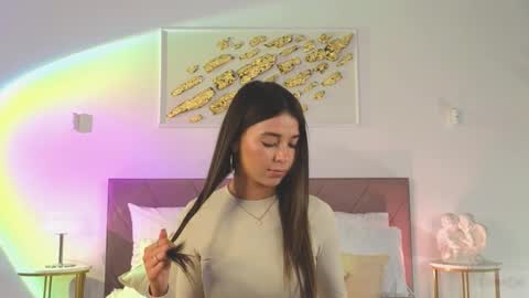 violetta_finch online show from September 25, 1:37 pm