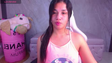 Snapshot of violetta_jhonson_v chatting on November 29, 8:01 pm Violetta online show from November 29, 8:01 pm
