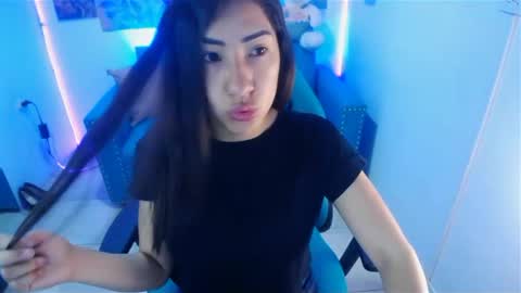 Snapshot of violetta_m_ chatting on January 22, 1:21 pm Violeta online show from January 22, 1:21 pm