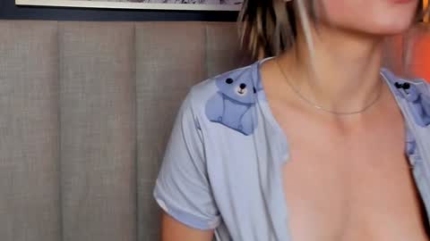 Snapshot of violetta_nur chatting on January 24, 8:34 am Violetta nur online show from January 24, 8:34 am