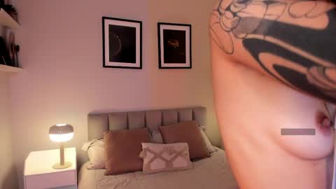 Violetta nur online show from April 20, 9:05 pm