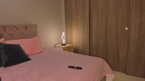 Snapshot of violetta_swift_ chatting on December 25, 11:33 am violetta independent model online show from December 25, 11:33 am