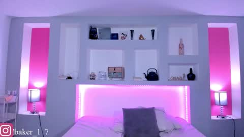 ViolettaBaker online show from January 31, 2:04 am