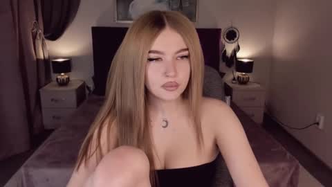 ViolettaOtis online show from January 22, 11:34 am