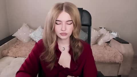 ViolettaOtis online show from February 26, 11:20 am