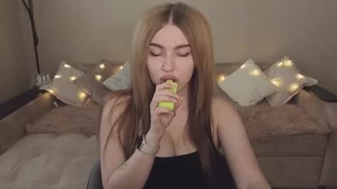 ViolettaOtis online show from September 22, 12:51 pm