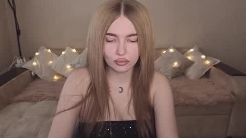 ViolettaOtis online show from October 22, 12:05 pm