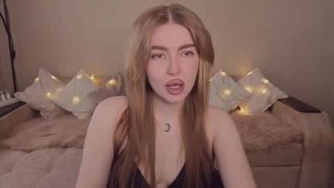 ViolettaOtis online show from April 8, 12:49 pm