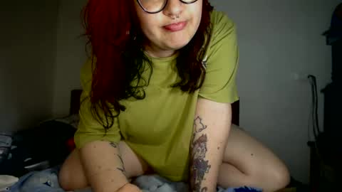 Snapshot of violettasexycam chatting on December 26, 2:22 am violetafetish online show from December 26, 2:22 am