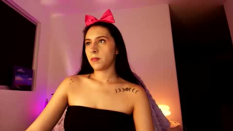 Snapshot of violettastars chatting on October 14, 4:57 am Violetta....Follow me in Twitter... online show from October 14, 4:57 am