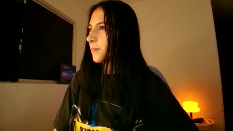 Snapshot of violettastars chatting on December 15, 4:50 am Violetta....Follow me in Twitter... online show from December 15, 4:50 am