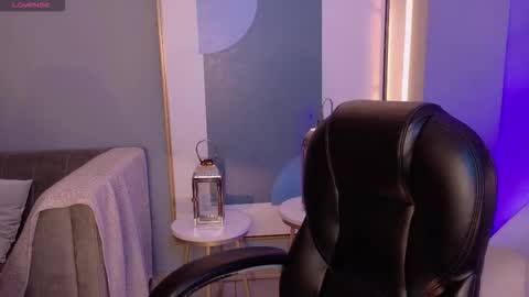 Violett Castel online show from November 13, 7:13 pm