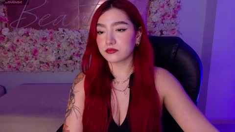 Violett Castel online show from January 17, 6:33 pm