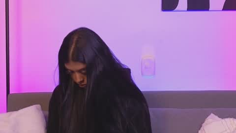 Snapshot of violettgrey_ chatting on December 16, 2:47 am Violet online show from December 16, 2:47 am