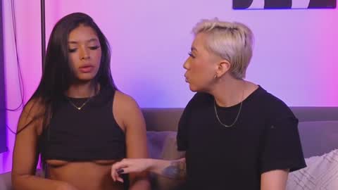 Snapshot of violettgrey_ chatting on December 16, 5:49 am Violet online show from December 16, 5:49 am