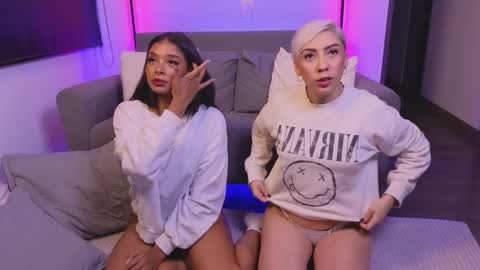 Snapshot of violettgrey_ chatting on December 21, 3:58 am Violet online show from December 21, 3:58 am