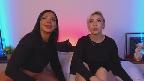 Snapshot of violettgrey_ chatting on January 16, 12:34 am Violet online show from January 16, 12:34 am