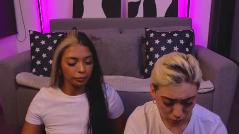 Snapshot of violettgrey_ chatting on January 30, 4:37 am Violet online show from January 30, 4:37 am