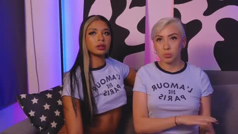 Snapshot of violettgrey_ chatting on February 3, 4:25 am Violet online show from February 3, 4:25 am