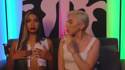 Snapshot of violettgrey_ chatting on February 4, 5:21 am Violet online show from February 4, 5:21 am