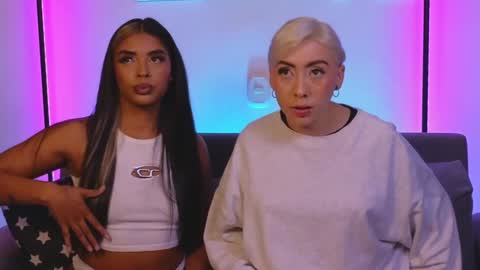 Snapshot of violettgrey_ chatting on February 6, 1:16 am Violet online show from February 6, 1:16 am