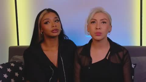 Snapshot of violettgrey_ chatting on February 20, 12:30 am Violet online show from February 20, 12:30 am