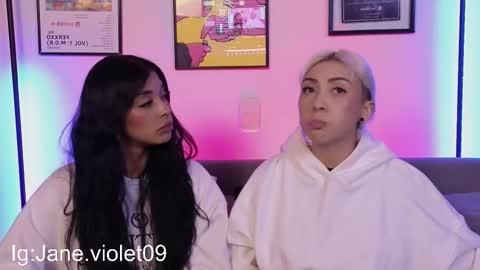 Snapshot of violettgrey_ chatting on October 9, 11:58 pm Violet online show from October 9, 11:58 pm