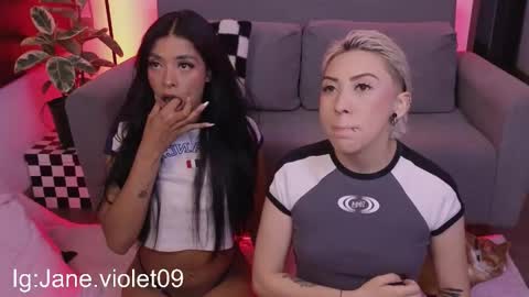 Snapshot of violettgrey_ chatting on October 21, 12:55 am Violet online show from October 21, 12:55 am