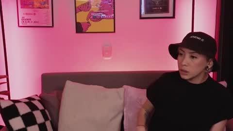 Snapshot of violettgrey_ chatting on November 11, 1:49 am Violet online show from November 11, 1:49 am