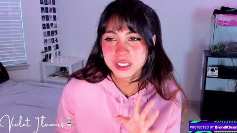 Snapshot of violetttflowers chatting on December 28, 3:04 pm Violet Flowers online show from December 28, 3:04 pm