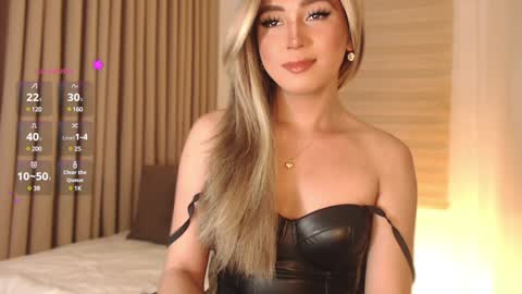 Snapshot of violetversacexx chatting on December 26, 11:21 am Best Of Both Worlds online show from December 26, 11:21 am