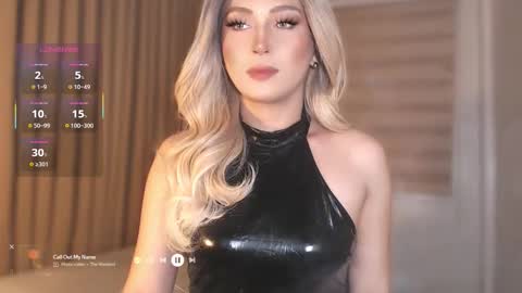 Snapshot of violetversacexx chatting on November 10, 12:42 am Best Of Both Worlds online show from November 10, 12:42 am