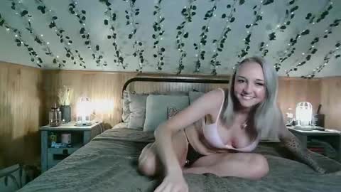 violet styles online show from March 18, 2:31 pm