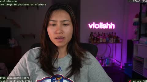 Snapshot of violishh chatting on February 21, 2:50 am follow me on twitter violishh and ig violishh  online show from February 21, 2:50 am