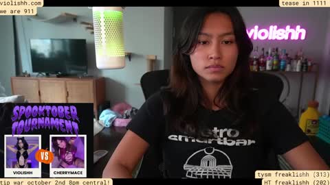 Snapshot of violishh chatting on October 1, 6:25 pm follow me on twitter violishh and ig violishh  online show from October 1, 6:25 pm