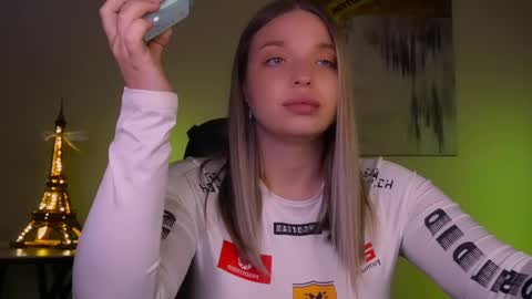 Violla online show from March 8, 8:03 pm