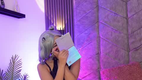 viollettebylyly online show from April 8, 12:27 pm