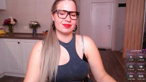 Snapshot of vip_juicy chatting on September 19, 7:43 am VelvettTime online show from September 19, 7:43 am